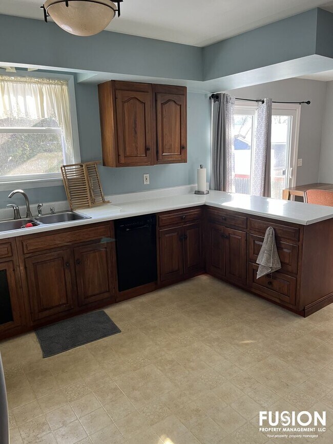 Building Photo - Fully Furnished Rental w/Steam Room & Sauna!