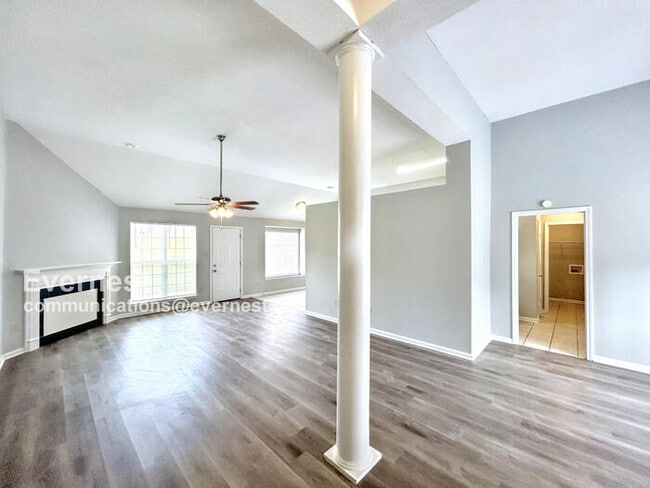 Building Photo - 3821 Richbrook Dr