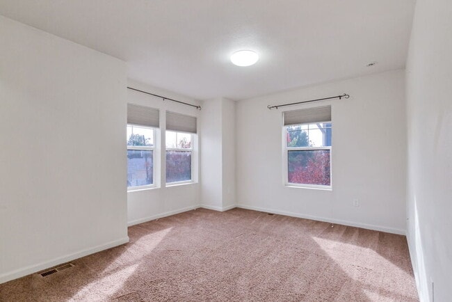 Building Photo - 1577 Chase St