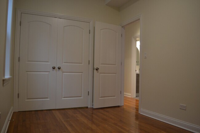 Building Photo - 4030 W Kamerling Ave