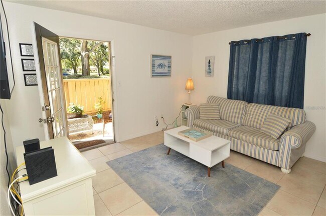 Building Photo - 8625 Mallard Reserve Dr