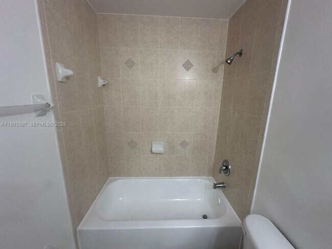 Building Photo - 1712 SE 31st Ct