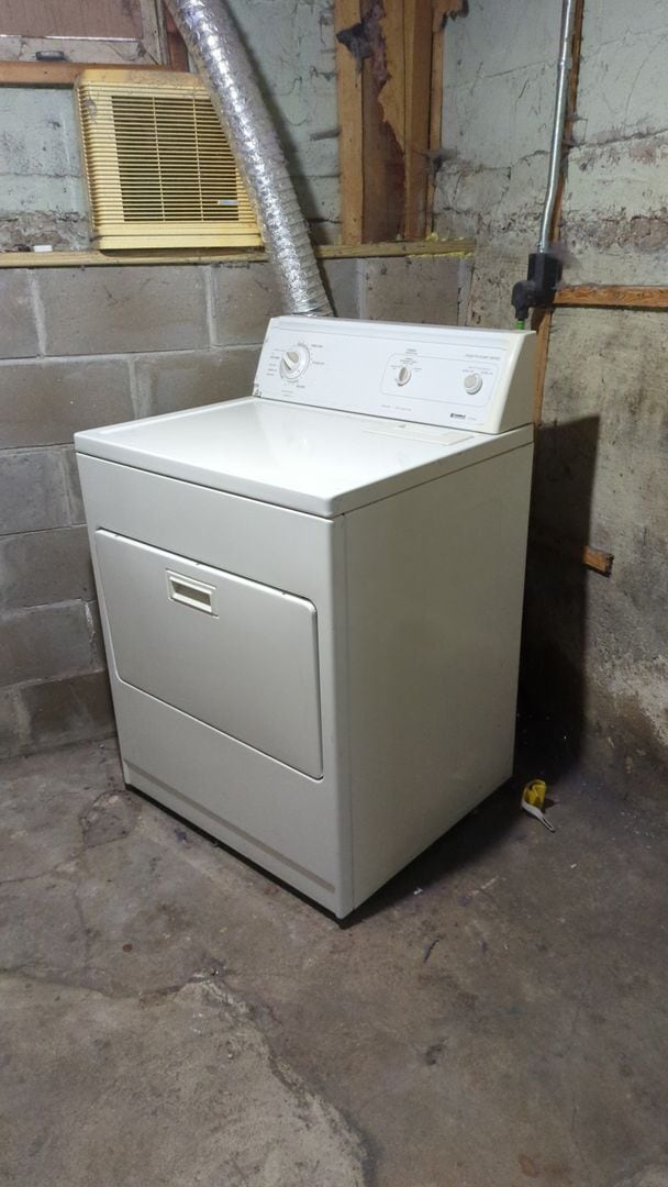 Building Photo - Cute 1 bed 1 bath house with large deck available now