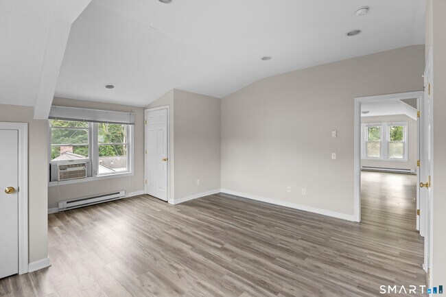 Building Photo - 19 Maple Ave N