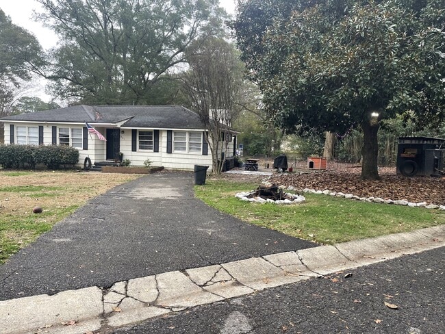 Building Photo - 621 Greenhill Dr