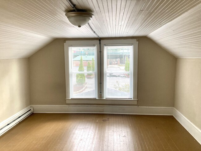 Building Photo - 902 East St