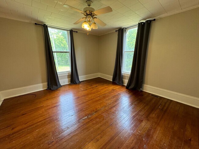 Building Photo - Large Historical 3/2 House in Summerville-$1,595