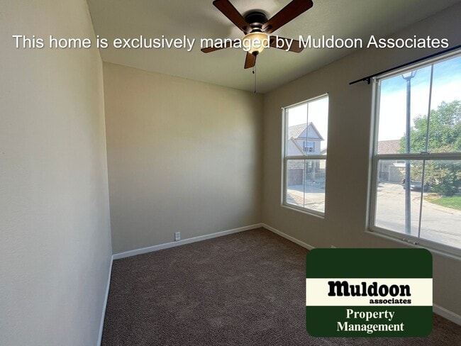 Building Photo - Beautiful Rancher with everything on one l...