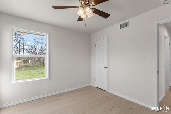 Building Photo - 3201 Cuba Ct