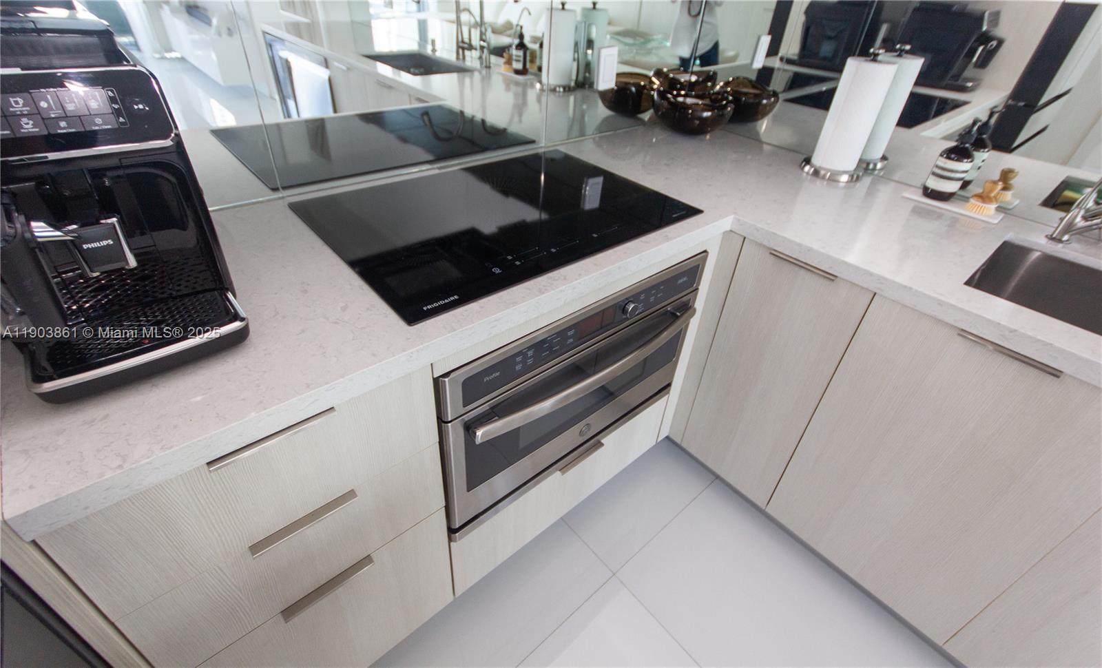 Building Photo - 92 SW 3rd St