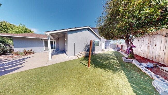 Building Photo - 5165 Remington Rd