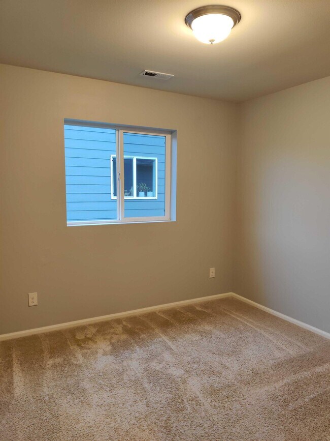 Building Photo - 308 Thyme Ave
