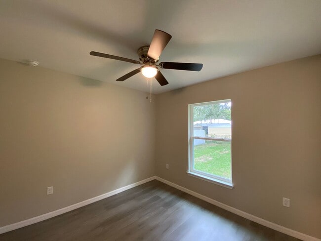 Building Photo - Custom Home - Desirable SW Ocala Neighborhood 3/2/2 **Won't Last**