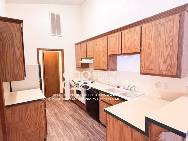 Building Photo - *COMING SOON for May-June 2026 Move in! West Norman 2 Bed/2 Bath Duplex with Two-Car Garage