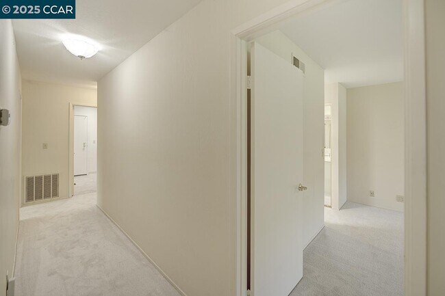 Building Photo - 3377 Rossmoor Pkwy