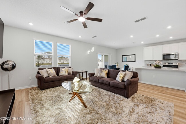 Building Photo - 14742 Cashew Ave