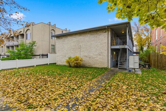 Building Photo - 217 E Sinto Ave