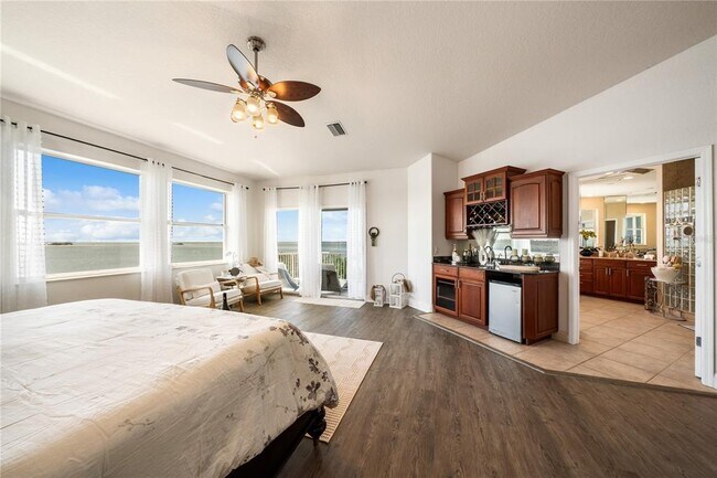 Building Photo - 1661 Seabreeze Dr