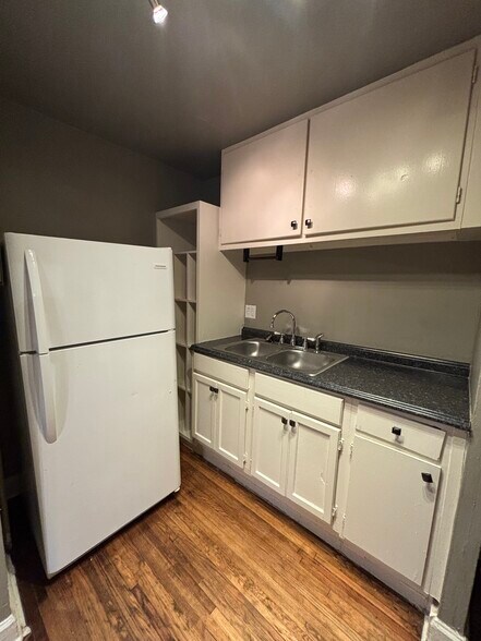 Building Photo - 807 N Columbia Pl