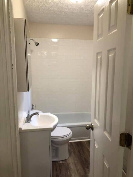 Building Photo - 2670 W Central Rd