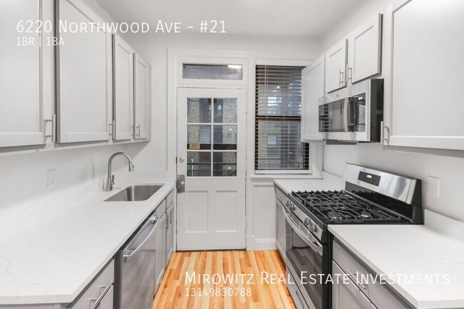 Building Photo - Beautifully Renovated 1BR/1BA Across from ...