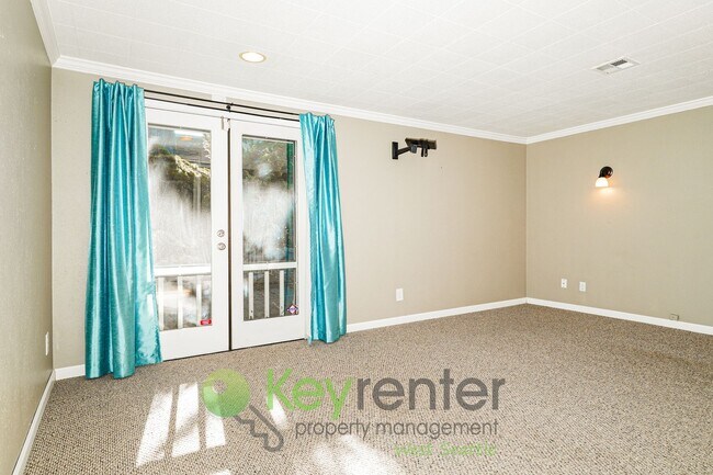 Building Photo - Comfort and Charm in This Bright 2-Bedroom...