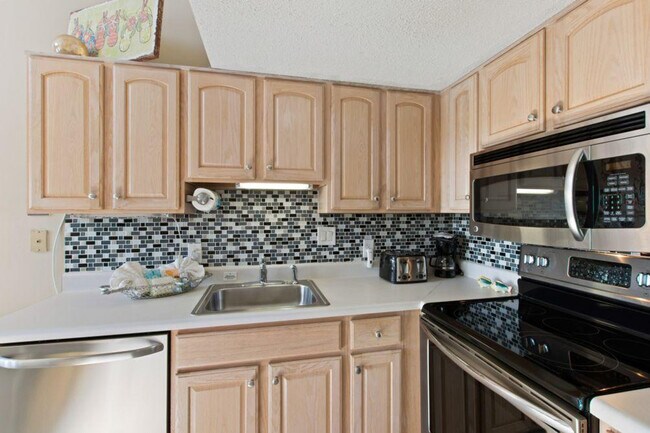 Building Photo - 497 Plantation Rd