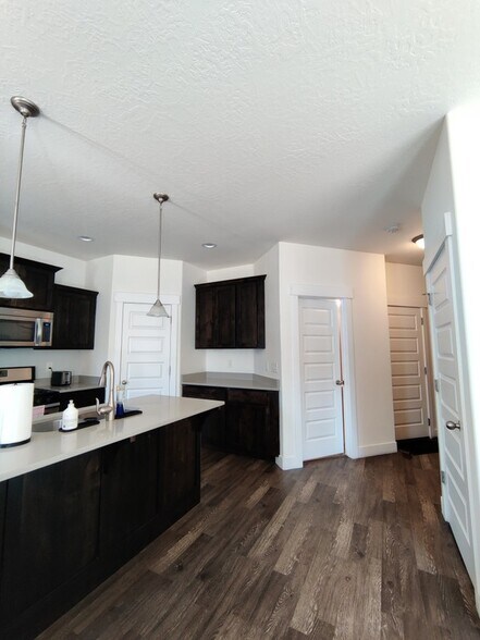 Building Photo - 956 S 2040 W