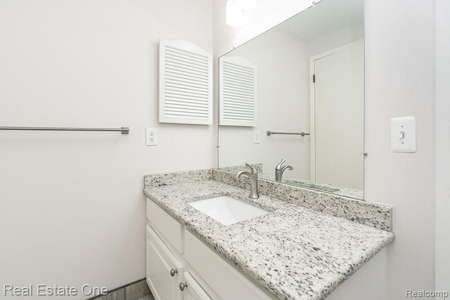 Building Photo - 5075 Buckingham Pl Dr