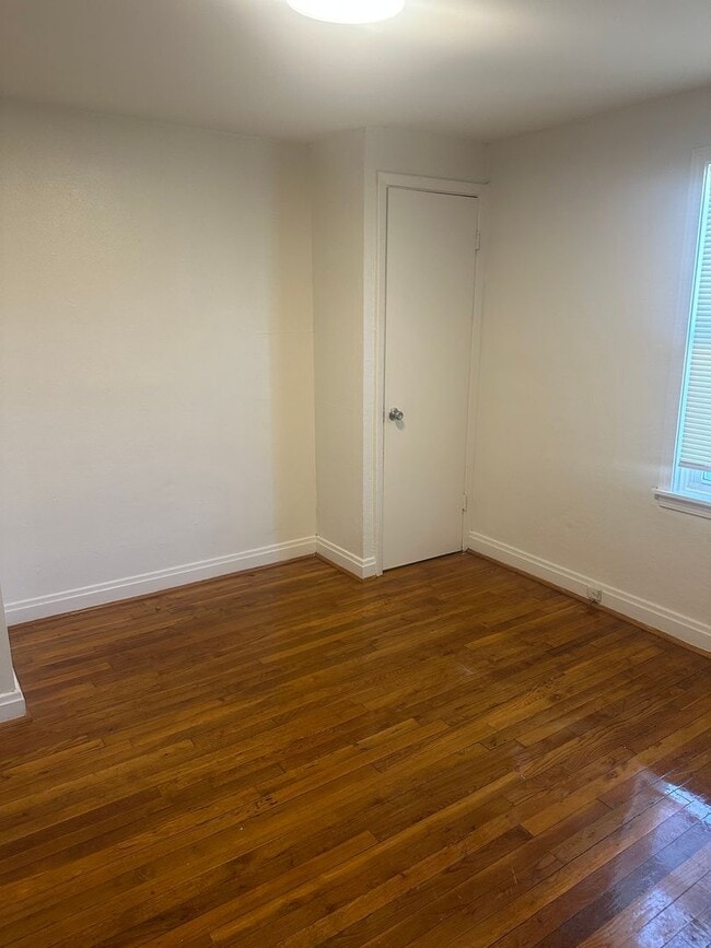 Building Photo - 1 MONTH FREE WITH A 1 YEAR LEASE - 2 bed 1...