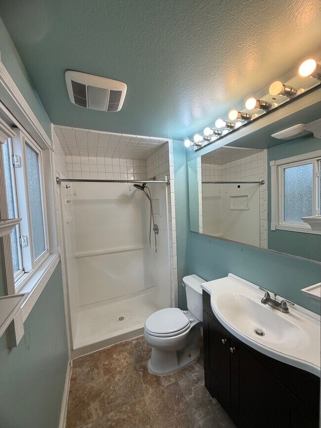 Building Photo - Quiet Cul-de-Sac | 3 Bed / 3 Bath + Bonus Rooms | Spokane Valley