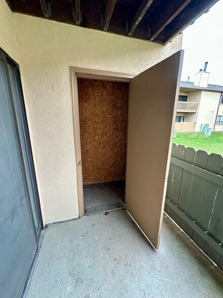 Building Photo - 2184 Hedgerow Road