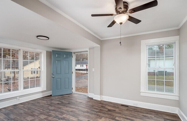 Building Photo - Charming, Fully Updated Ranch Home Near Downtown Kannapolis!