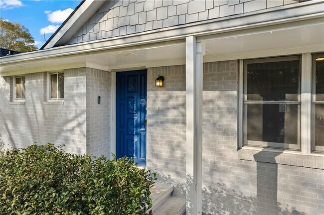 Building Photo - 2634 Birch St