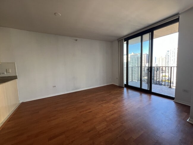 Building Photo - 635 N Dearborn St