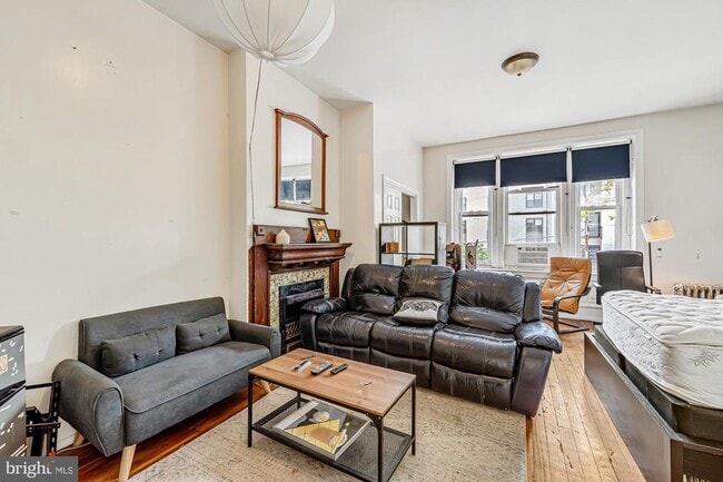 Building Photo - 4011 Pine St