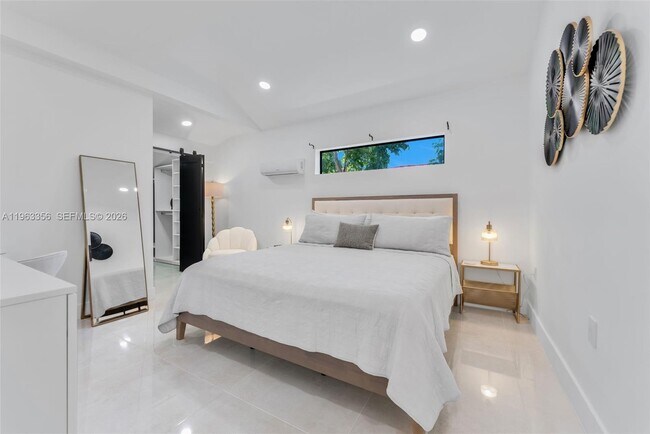 Building Photo - 231 NE 45th St