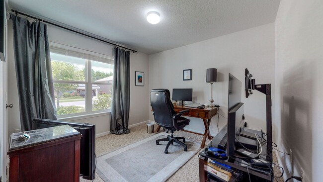 Building Photo - Coming Soon! 4 bed 2 bath home located in ...