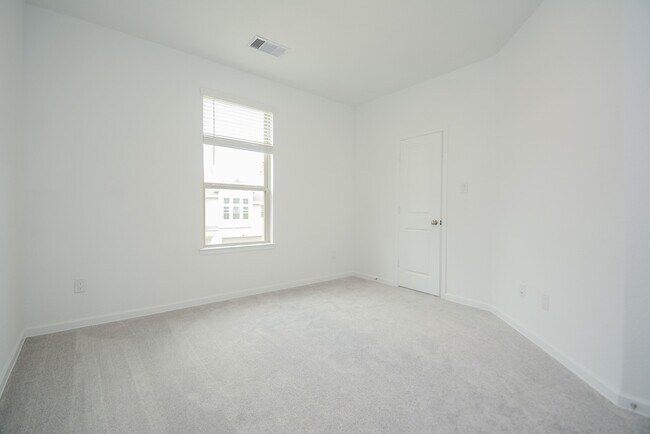 Building Photo - 571 Dry Fork Ln