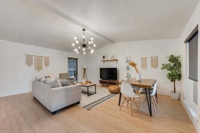 Building Photo - 9230 Millwood Dr