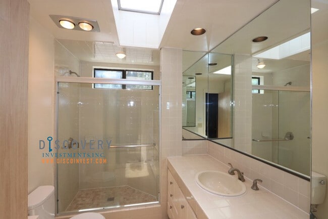 Building Photo - Contemporary Montclair 3+ Bedroom Canyon H...