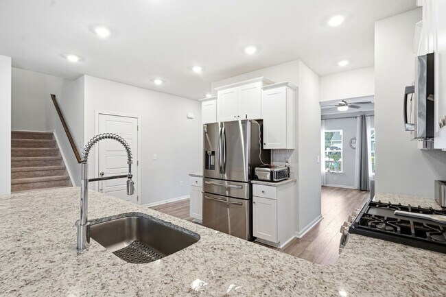 Building Photo - 9165 Island Shore Ave
