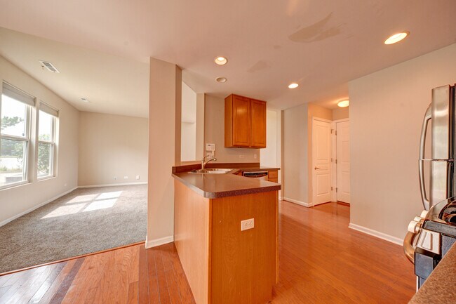 Building Photo - 511 Valentine Way