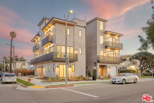 Building Photo - 3841 Wade St