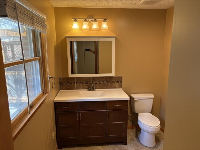 Building Photo - Great Family Home for Rent in Henderson County!