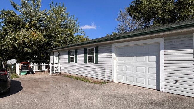 Building Photo - 4780 Walnut Rd