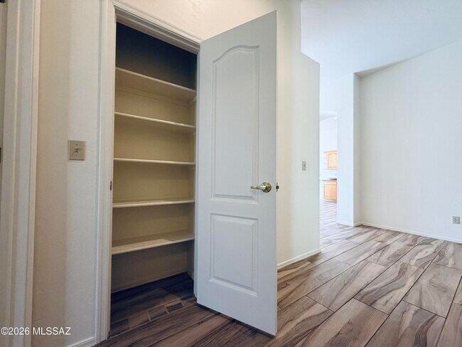 Building Photo - 5206 N Canyon Rise Pl