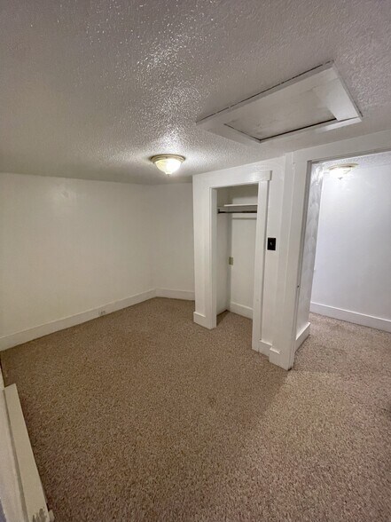 Building Photo - 107 S Ridge St