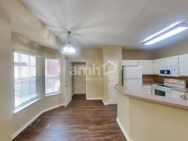 Building Photo - 601 Magnolia Ln