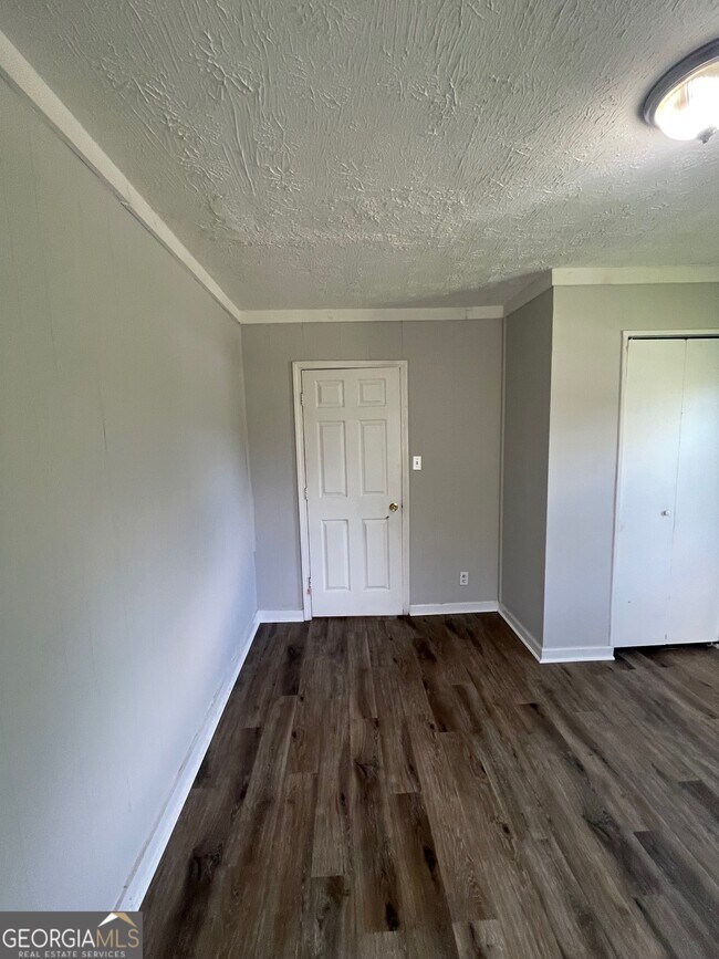 Building Photo - 6501 Elsie St